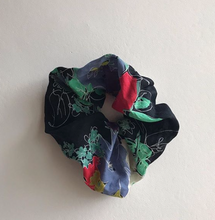 Load image into Gallery viewer, Eleni Scrunchie